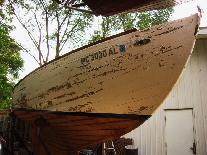 Starboard topside looking forlorn and in need of help.